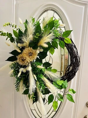 Corona de otoño para puerta principal.   Corona de vid. Pampas Foto 1 de 4