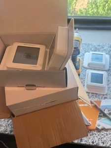 Honeywell TH6320ZW2007 Z-Wave T6 Pro Programmable Smartstart Thermostat - Picture 1 of 4