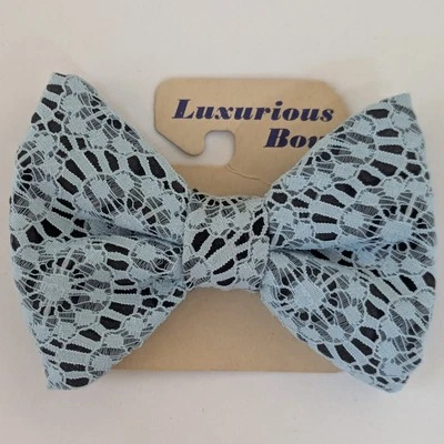 Pajarita vintage de encaje azul claro con clip de mariposa grande de gran tamaño de la década de 1970 Foto 1 de 4