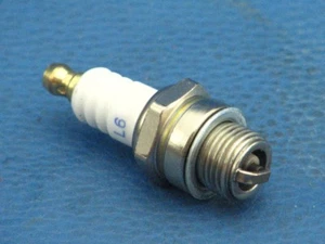Bujía de Nemaxx MT52 4 en 1 Motorsense cortasetos botón alto 3 CV 52 cc - Imagen 1 de 1