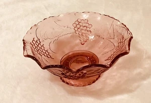 Bowl Pink Purple Pedestal Leaves Bubbled Grapes HeavyGlass 9+InchDiameter  dec18 - Picture 1 of 12