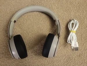 Beats Solo Pro On-Ear Wireless Noise Cancelling Kopfhörer - Grau - Bild 1 von 11