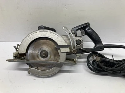 Black Decker 7 1/4 Industrial Worm Drive Circular Saw 2700 Industrial - TESTED - Image 1 of 4