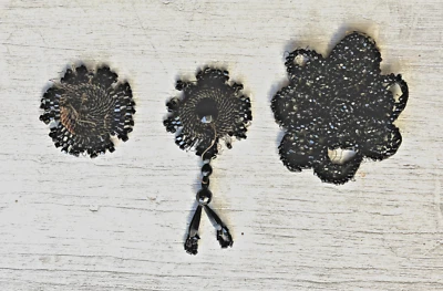 Lote de 3 cuentas victorianas antiguas vintage apliques con cuentas negras de luto Foto 1 de 4
