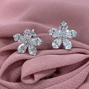 Boucles d'oreilles en diamant grappe en forme de poire 1,50 ct or blanc 14 carats - Photo 1 sur 11