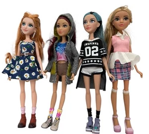 4~ MGA Project Mc2 Puppen Adrienne Ember Camryn Devon sehr guter Zustand - Bild 1 von 6