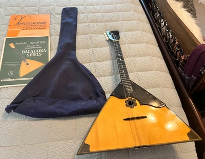 INSTRUMENTO FOLCLÓRICO SOVIÉTICO CONCIERTO ORIGINAL BALALAIKA SECUNDARIA DE COLECCIÓN Foto 1 de 4