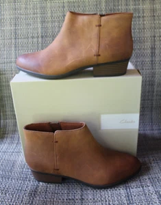 Clarks Women ADDIY ZORA Leather Tan Ankle Zip Boots -US 9M, EU 40 NEW with Box - Picture 1 of 7
