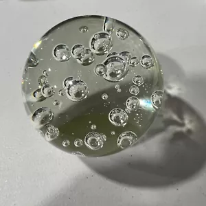 Fermacarte a sfera in vetro trasparente stile Murano con bolle controllate - Foto 1 di 5