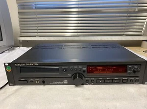 TASCAM CD-RW750 Professional CD-Recorder + CD-Player - geprüft vom Händler - Bild 1 von 8