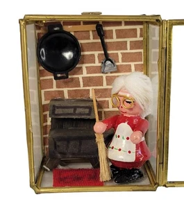 Vintage Glas Diorama Oma Figur Kochen Küche Weihnachten Vitrine - Bild 1 von 7