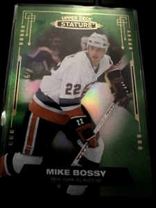 Mike Bossy 2021-22 UD Stature Green /66 #48 New York Islanders HOF - Foto 1 di 2