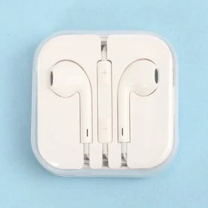 Genuine Apple Wired In-Ear Headphones Earpods with 3.5mm Audio Connector *NEW* - Photo 1 sur 3