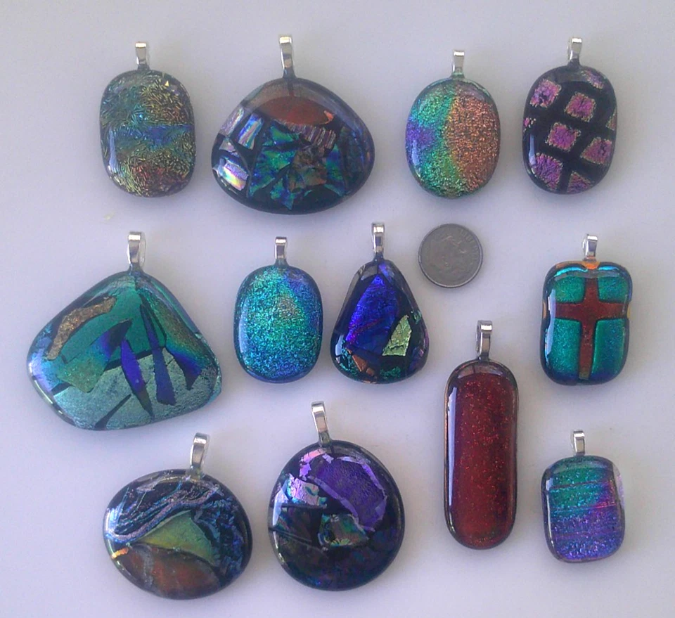 lote de 12 colgantes de cristal dicroico fundido hechos a mano hechos a mano Foto 1 de 1