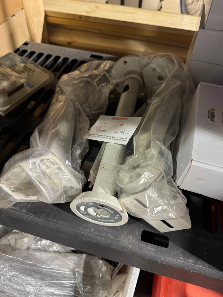 Everfocus EPTZ100-CPM Ceiling Mounting Bracket (OPEN BOX) THE ONE IN MIDDLE - Image 1 of 1