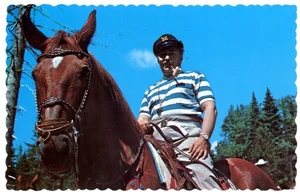 Capitaine Bonhomme Parc l'Univers des Jeunes STE ADÈLE Laurentides Quebec - Imagen 1 de 2