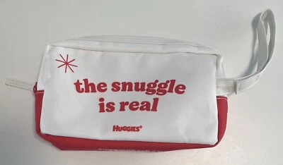 Bolsa porta pañales Huggies con asa 'The Snuggle Is Real' publicidad promoción Foto 1 de 3