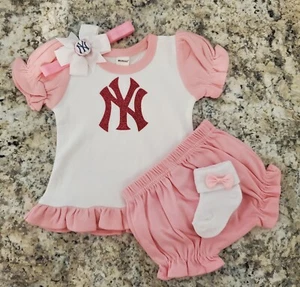 Yankees infant/baby girl outfit Yankees take home  Yankees baseball baby gift - Picture 1 of 2