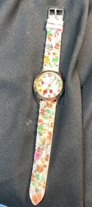 Schöne florale, Uhr, mit Silikonarmband sieht sehr schön aus hat neue Batterie. - Bild 1 von 9
