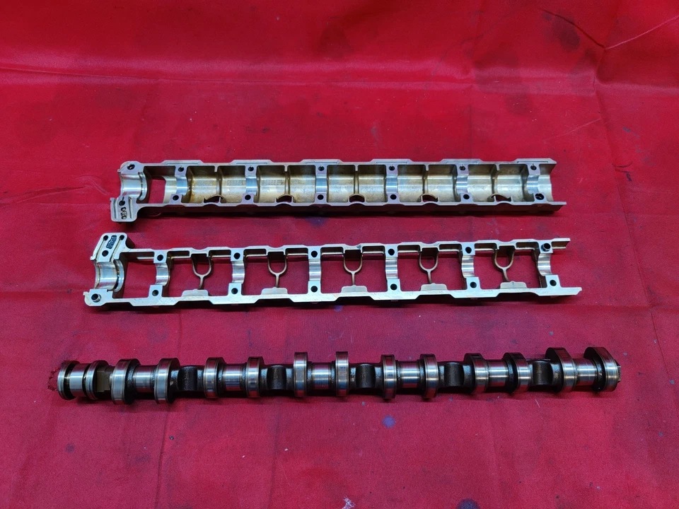 BMW 135 335 535 740 X6 Z4 MOTOR EIXO DE COMANDO DE ADMISSÃO ESQUERDA com PONTE SUPORTE DE ROLAMENTO - Imagem 1 de 4