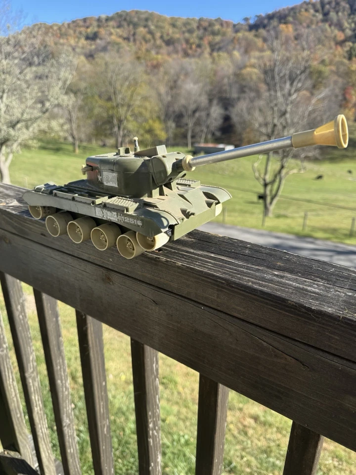 Juguete batería tanque bulldog luz REMCO vintage años 60 - no funciona Foto 1 de 4