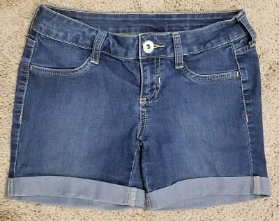 CITY STREETS JUNIORS/WOMEN MEDIUM WASH CUFFED DENIM JEAN SHORTS SIZE 1 - Image 1 of 3