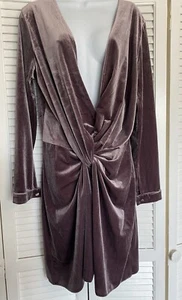 Löwin Damen XL stretchiges figurbetontes Kleid tiefer V-Ausschnitt violett Samt Urlaub Party - Bild 1 von 9