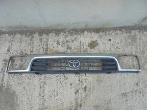 TOYOTA HILUX SURF 1992 HAUPTGRILL SCHEINWERFER / EINFASSUNG - Bild 1 von 4