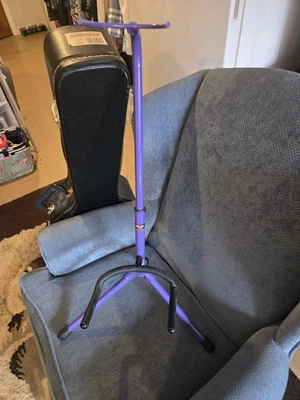 Soporte para guitarra Stagg trípode púrpura Foto 1 de 4