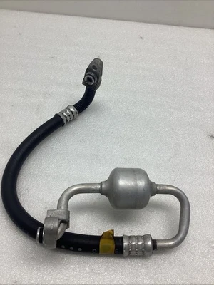 Manguera de succión de refrigerante aire acondicionado Toyota Prius V 2012-2015 fabricante de equipos originales Foto 1 de 4