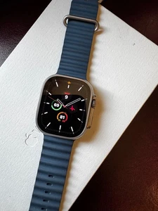 APPLE WATCH ULTRA 2 - 49mm Titanium Case- Ocean Band, w/box and Warranty - Photo 1 sur 6