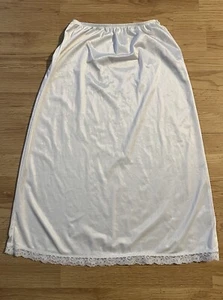 Vintage Deena weiß weich Nylon Halbslip Blumen Spitzenbesatz Größe Small Oma - Bild 1 von 8