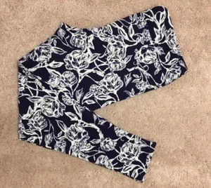 LuLaRoe Leggings ~ TC2 ~ DARK PURPLE ~ WHITE ROSES ~ FLOWERS ~ Floral 18+ New - Picture 1 of 2