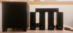 Lautsprecherset des Blu-ray Disc/DVD Home Theatre System BDV-E370 von Sony - Bild 1 von 5
