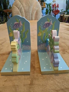 kids fantasy fields pair of wooden book ends set 7x4x6 - Picture 1 of 10