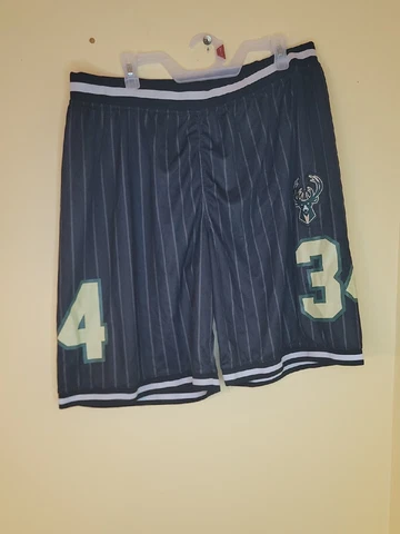 NBA Giannis Antetokounmpo #34 Milwaukee Bucks Men's Basketball Shorts Size 2XL Cover