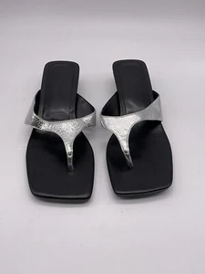 Tacón de gatito Marc Fisher LTD Faren para mujer talla 7M nuevo sin caja plateado/negro - Imagen 1 de 7