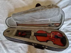 Quarter size Violin by Gear 4 Music with bow and hard case - Picture 1 of 7