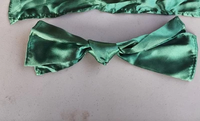 39 Satin Emerald Green Napkins Open Box - Image 1 of 2