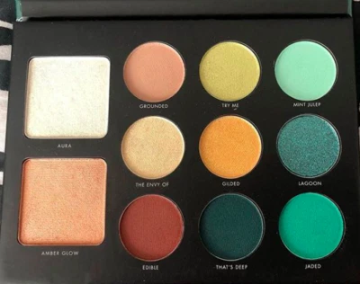 Paleta de sombras de ojos de jade dorado Milani nueva en caja Foto 1 de 2