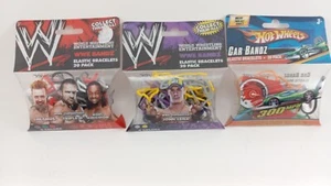 Pulseras elásticas WWE Hot Wheels Lote de tres paquetes de 20 - Imagen 1 de 2