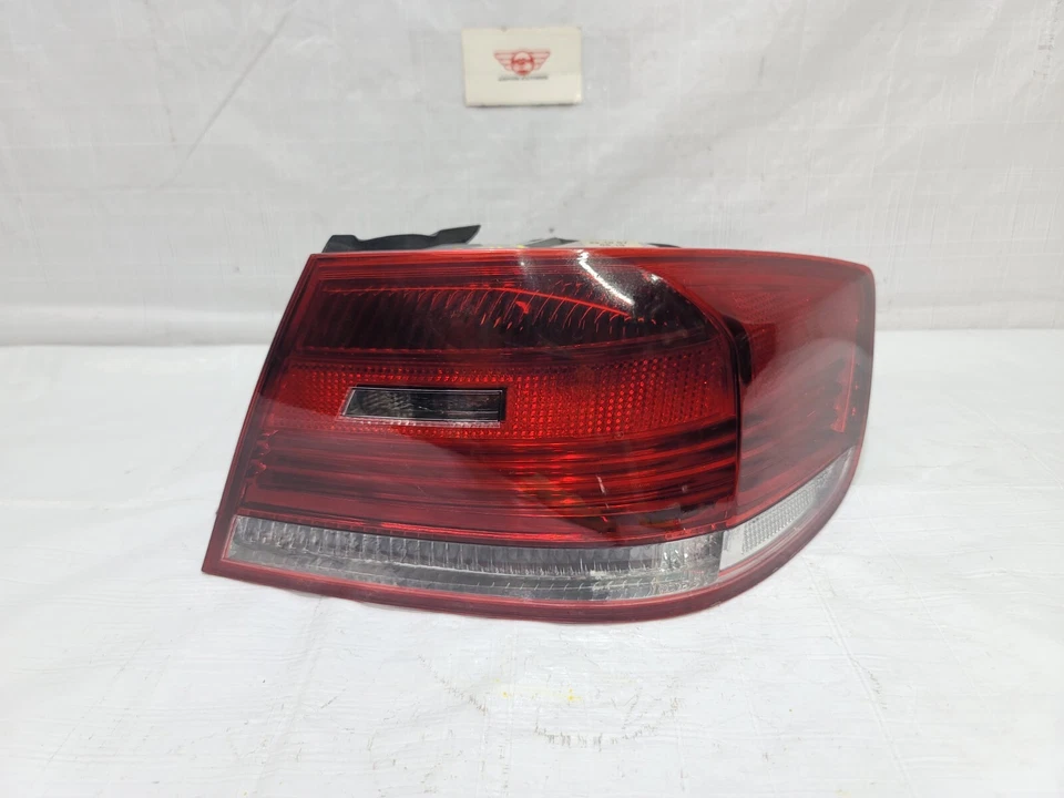 Luz trasera exterior derecha pasajero BMW 335i 2007-2010 OEM 63217174404 Foto 1 de 4