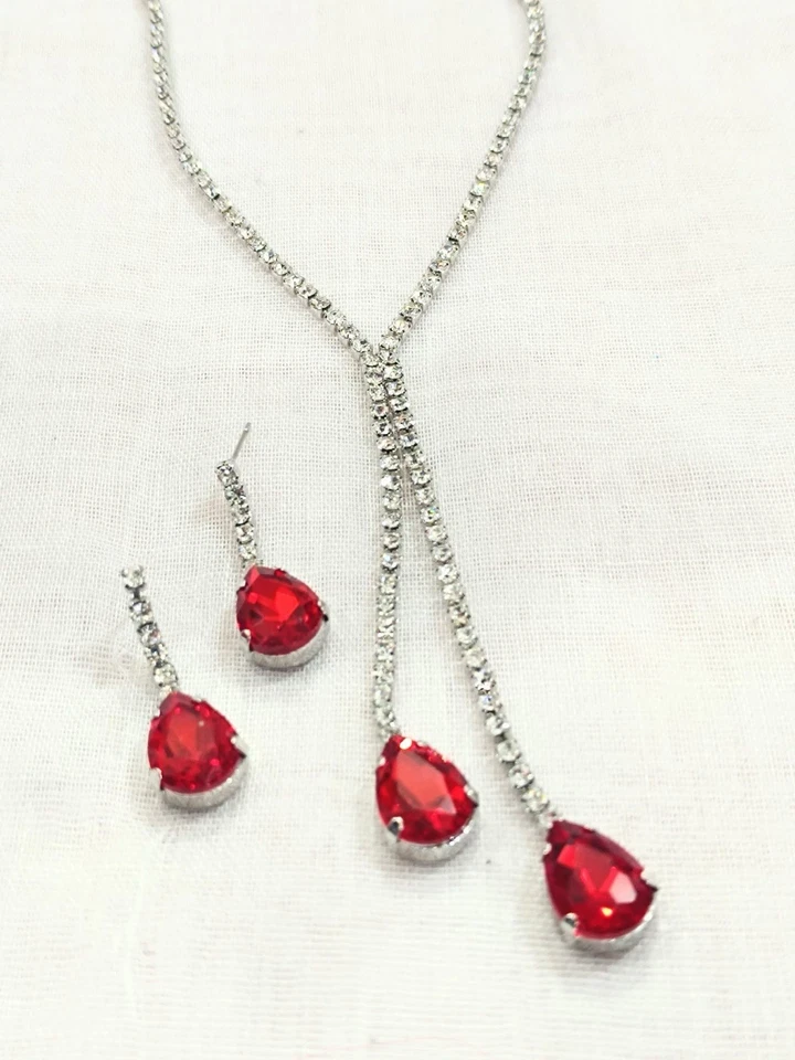 Collana Strass con Pendenti Rossied Orecchini - Stile Donna Articoli Bigiotteria - Immagine 1 di 1