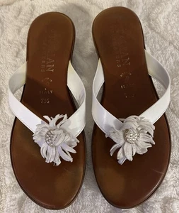 Italian Shoemaker White Thong Wedge Slip On Sandals Made in Italy Size 7.5M - Picture 1 of 10