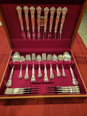 Chantilly de Gorham Plata de Ley, Juego para 8 personas, Ajuste(s) de Lugar 5 Piezas. Foto 1 de 4