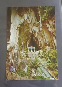 Old vintage Malaysia post card batu cave - Picture 1 of 2