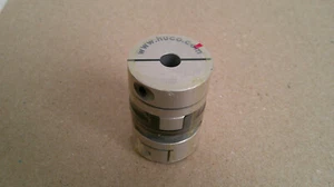 NEW HUCO (OLDAM) 516.33.2828 COUPLING, 8X8MM THROUGH BORE, 33 MM OD. - Picture 1 of 2