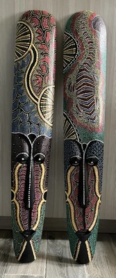 Máscaras de pared indonesias pintadas a mano Foto 1 de 4