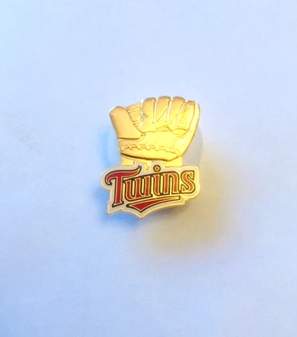 Minnesota Twins Gold Glove Pin Cover