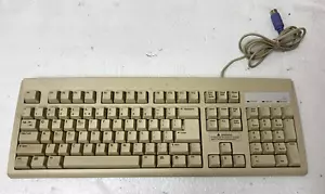 Vintage BTC Keyboard Model 5121 E5XKBM104M10UC 5 Pin Din Beige - Picture 1 of 7